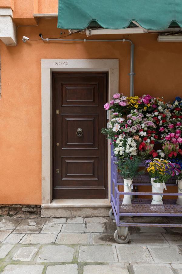 Apartment Flowery House